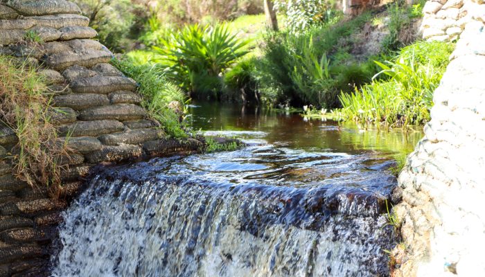 Hemel en Aarde cottages waterfall